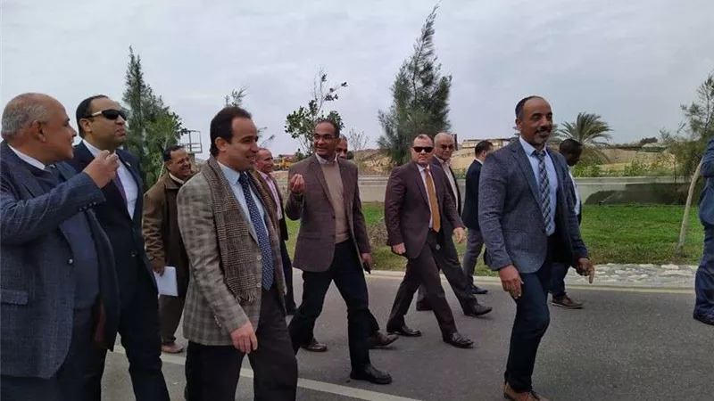 مسئولو الإسكان يصطحبون أعضاء البرلمان فى محطة صرف الجبل الأصفر (صور)