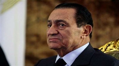 تشديدات أمنية بمحيط مسجد المشير استعدادًا لاستقبال جثمان حسني مبارك