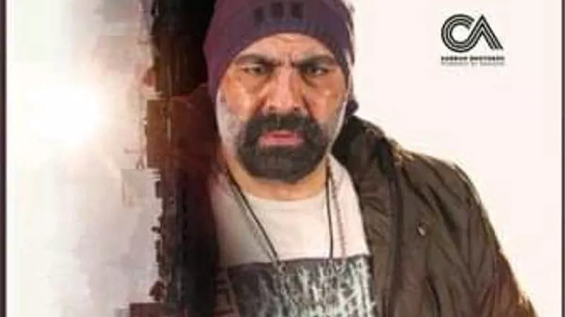 نقل والد الفنان محسن منصور لأحد المستشفيات أثر أزمة صحية