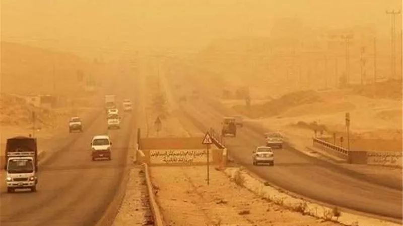 العراق تغلق مطاري بغداد والنجف الدوليين بسبب عاصفة ترابية.. فيديو