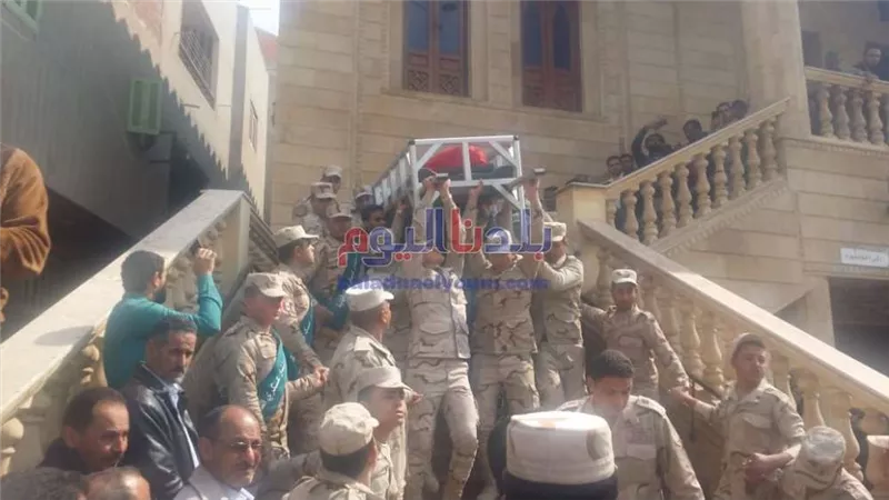 بالإنابة عن محافظ الدقهلية.. السكرتير العام يشهد جنازة شهيد الوطن بدكرنس