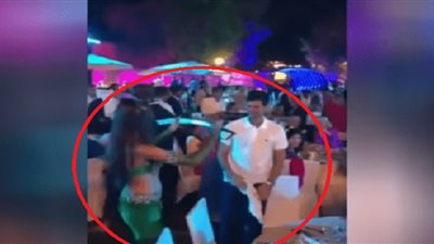 راقصة تثر ضجة بـ