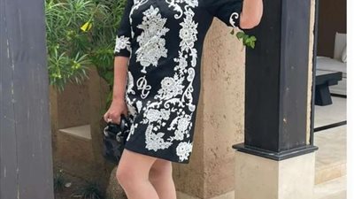 بفستان أسود وشعر أصفر.. ليلى علوي تخطف التريند