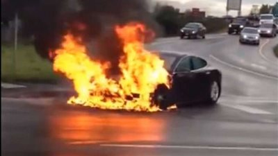 إصابة قائدها.. الحماية المدنية تسيطر على حريق سيارة في القاهرة الجديدة