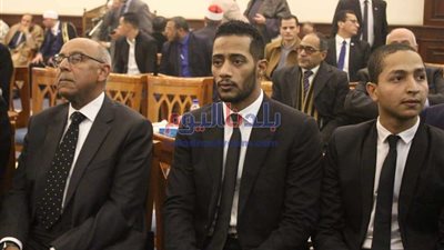 محمد رمضان وإلهام شاهين في عزاء الرئيس الأسبق محمد حسني مبارك