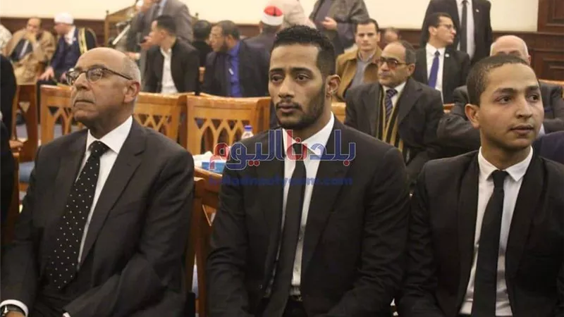 تفاصيل إحراج مواطن لمحمد رمضان في عزاء مبارك