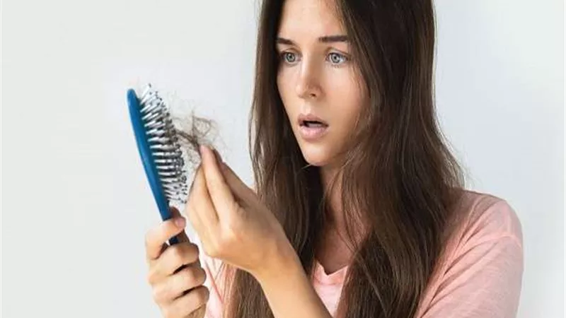 متى يكون تساقط الشعر خطيرا؟