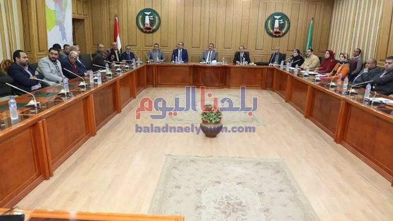 محافظ المنوفية يعقد اجتماعًا تنسيقيًا لاستعراض استعدادات الصحة لمواجهة كورونا