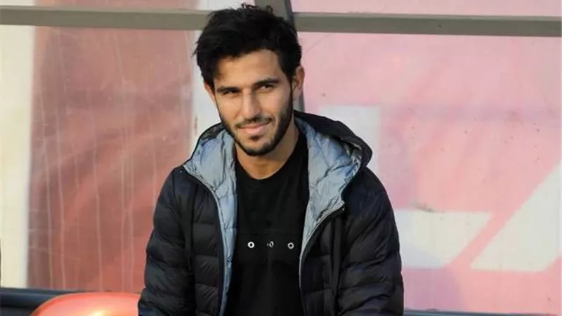حمدي فتحي يحيي جماهير الأهلي قبل مواجهة صن داونز