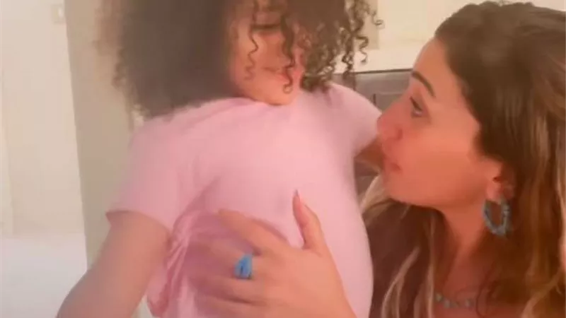 دينا الشربيني تتغزل في إبنة محمد رمضان .. فيديو