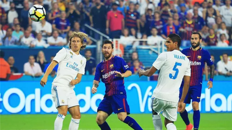 الليلة.. ريال مدريد يتحدى برشلونة في لقاء 