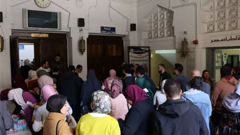 الأطباء تدعو أعضاءها لجمعية عمومية 27 مارس القادم