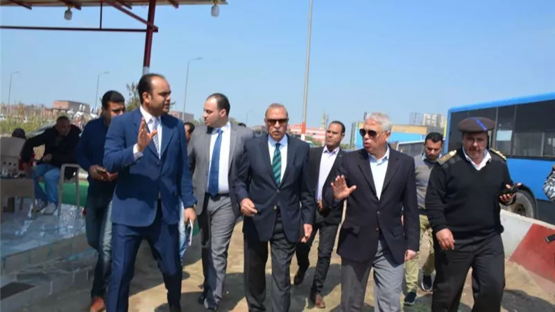 محافظ القليوبية ومدير الأمن يقودان حملة لتطهير الطريق الدائري من الإشغالات