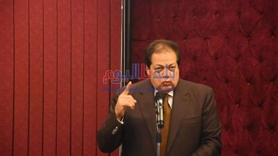 أبو العينين: الأزمة الاقتصادية العالمية 