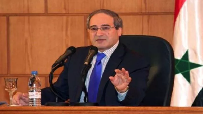 العلم الليبي يرفرف في سماء دمشق.. ما القصة؟