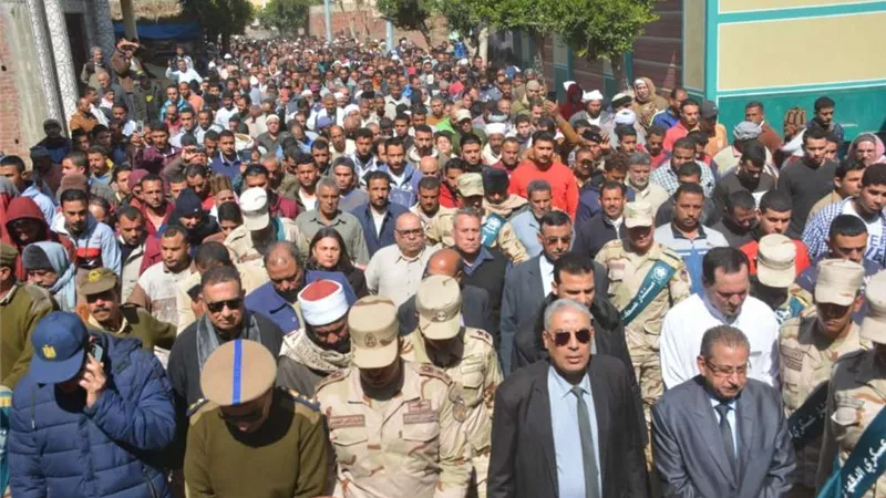سكرتير عام محافظ الدقهلية يؤدي واجب العزاء في شهيد الوطن بميت فارس