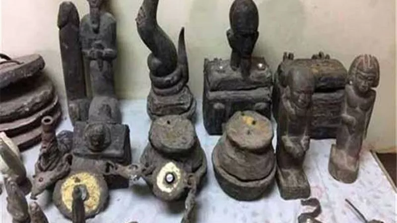 ضبط قطع آثرية و345 عملة مختلفة الأشكال والأحجام بالشرقية