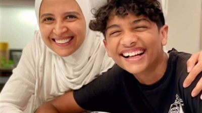 بالتورتة والبلالين.. حنان ترك تحتفل بعيد ميلاد ابنها (صور)