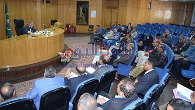 محافظ المنيا يوجه رؤساء المراكز والقرى بالعمل الميداني ومتابعة الخدمات والمشروعات