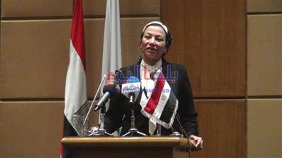 وزيرة البيئة: أزمة تغير المناخ تزيد من تهديد فقد المرأة للوظائف