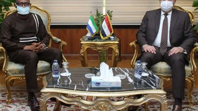 وزير الطيران يستقبل سفير سيراليون بالقاهرة لبحث سبل تعزيز التعاون بين البلدين