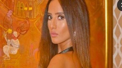 زينة تشعل السوشيال ميديا بصور جريئة (صور)