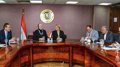 وزيرتا الصناعة والبيئة تبحثان تعظيم الاستفادة من إستخدام منتجات الوقود البديل