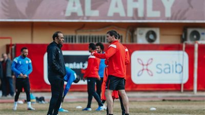 فايلر يجتمع بمعاونيه للترتيب لمواجهة سموحة