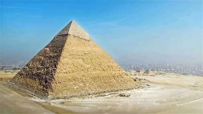 التحريات الأولية.. شاب هرم خفرع ألقى بنفسه من ارتفاع 100 متر