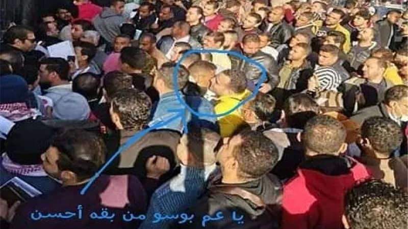 من أجل شهادة.. قبلات وأحضان تهدد المصريين بشبح كورونا 