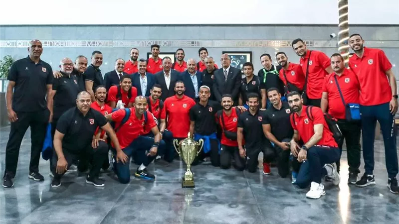 طائرة رجال .. بعثة الأهلي تصل القاهرة عقب الفوز ببطولة إفريقيا