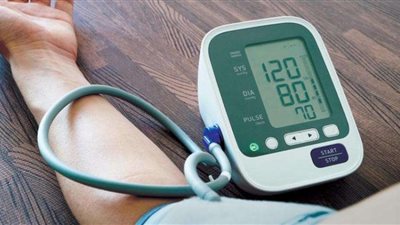 أستاذ أمراض قلب: الاختلاف في قياس الضغط من الممكن أن يؤدي لجلطة
