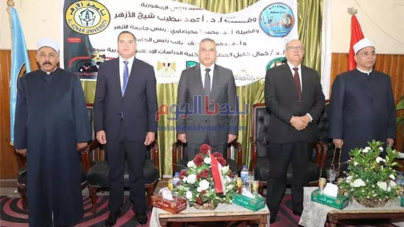 بالصور.. محافظ سوهاج يشارك في ملتقى نموذج محاكاة مجلس الوزراء