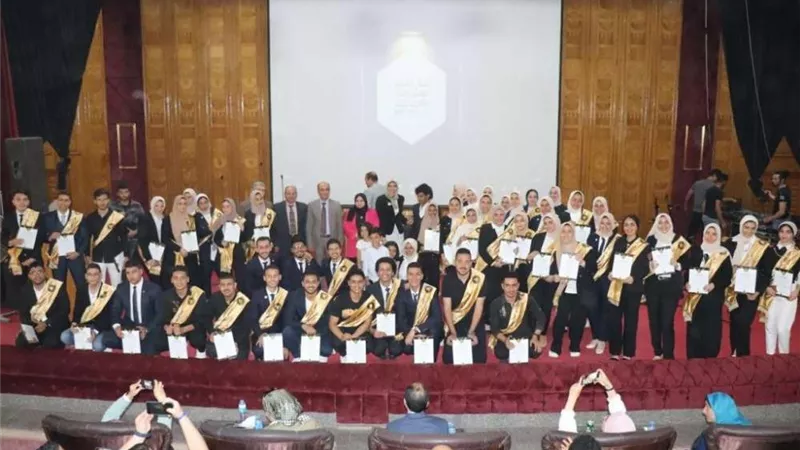 عميد تجارة المنصورة :بنشكر الأسر الطلايية على الروح الحلوة و ننتظر المزيد العام القادم