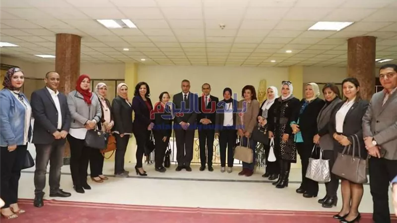 محافظ سوهاج يبحث تحقيق الاستفادة القصوى من أنشطة المجلس القومي للمرأة