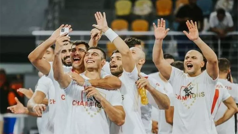 مجلس إدارة الزمالك يصرف مكافأة مالية ورحلة عمرة لفريق اليد عقب التتويج بكأس الكؤوس