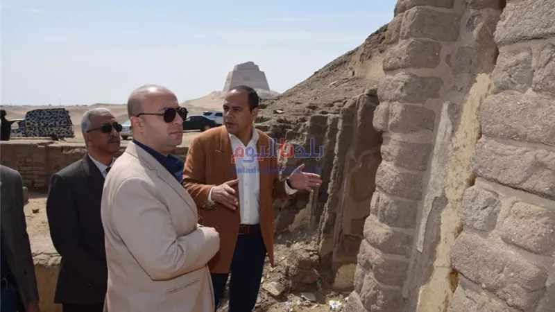 محافظ بني سويف يزور منطقة واحة وهرم ميدوم