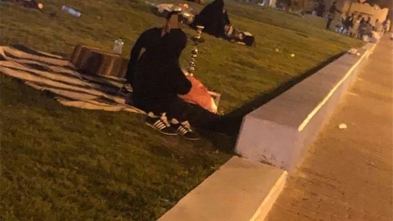 واقعة غريبة من نوعها.. شاطئ يتحوّل إلى مقهى