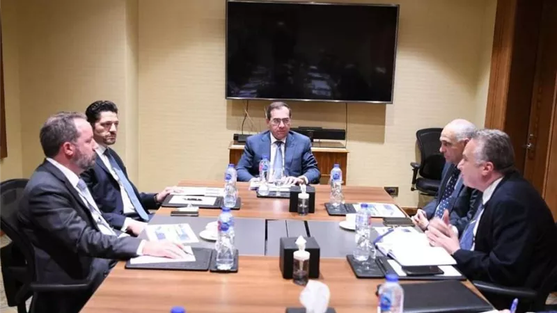 البترول وشركة بيكرهيوز الأمريكية بيحثان سبل التعاون  في مجال تحسين الطاقة