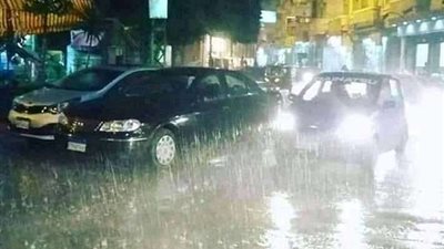 سرعة منخفضة وترك الهاتف.. تعرف على نصائح المرور للسائقين عند هطول الأمطار