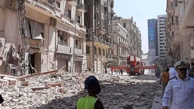 تفاصيل انهيار عقار مجاور لوزارة التموين بشارع قصر العيني