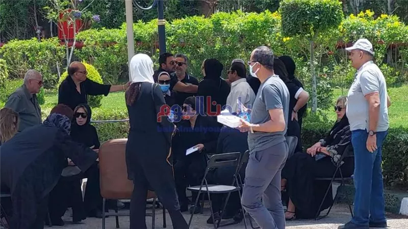 باللون الاسود..حزن شديد من الفنانين على رحيل سمير صبري(صور)