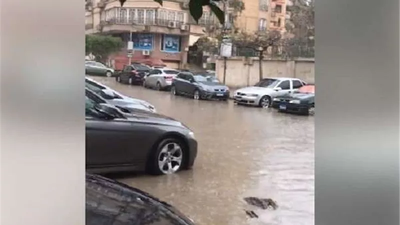 فيديو.. سكان مدينة نصر يستغيثون من غرق الشوارع وعدم استجابة الحي