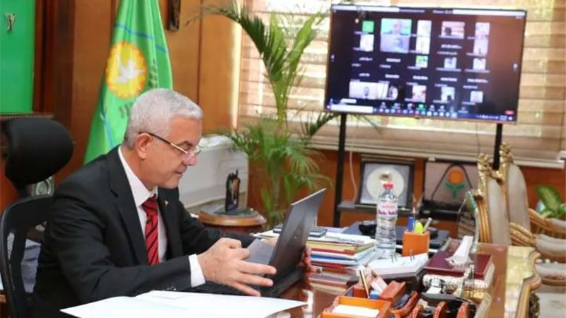 رئيس جامعة المنوفية يعقد اجتماعه الشهرى بعمداء الكليات مايو 2022