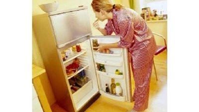 أبرزها الأرق.. تناول الأطعمة ليلاً يسبب بعض الأمراض