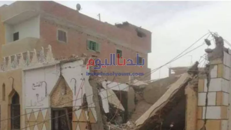 الرياح تتسبب في انهيار مسجد بسوهاج