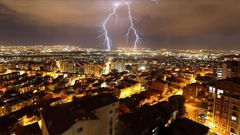 هل يمكن أن تتجنب صواعق البرق.. تعرف على الطريقة؟