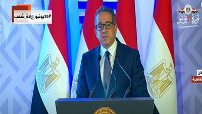 اليابان تسلم وزير السياحة وزاهي حواس وسام الشمس المشرقة