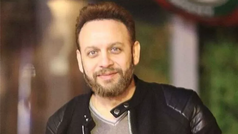 طلب منه حذف جميع أغانيه.. كيف رد مصطفى قمر على أحد متابعيه