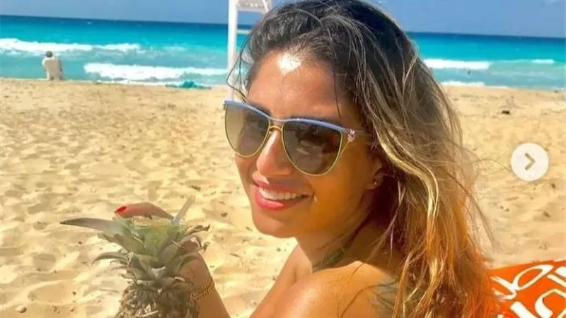 من أمام البحر.. منة فضالي في أحدث ظهور لها